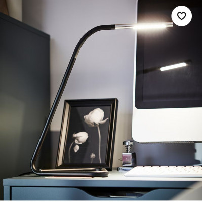 лампа настольная ИКЕА, Harte, светодиодная черная, 32 см с USB разьемом